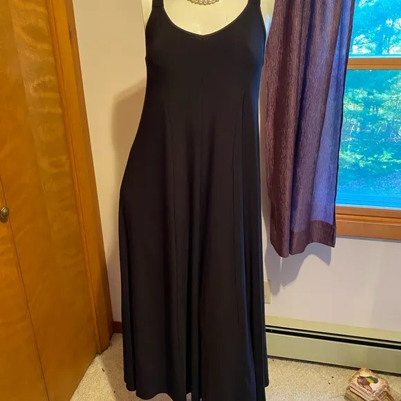 Comfy USA/Sun Kim lovely slimming maxi dress!