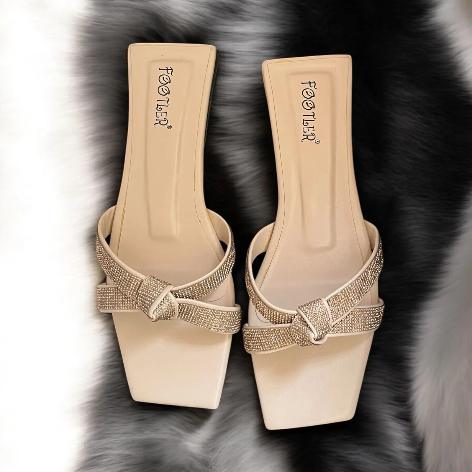 FANCY BOW FLATS