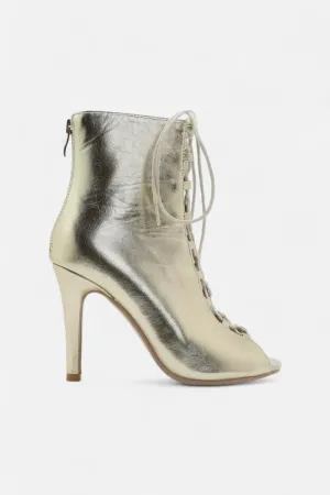 GOLDEN HEELS