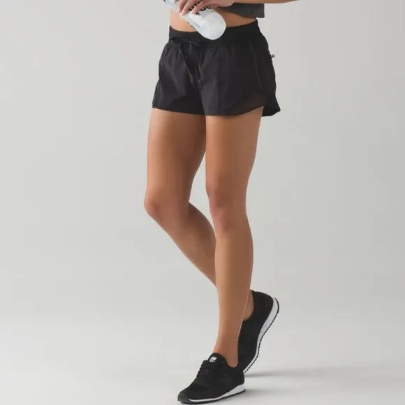 Lululemon Hotty Hot Short 2.5&quot; in black