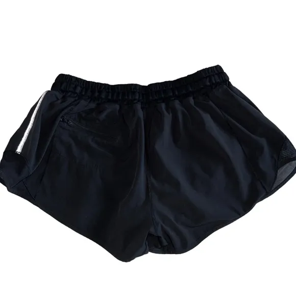Lululemon Hotty Hot Short 2.5&quot; in black