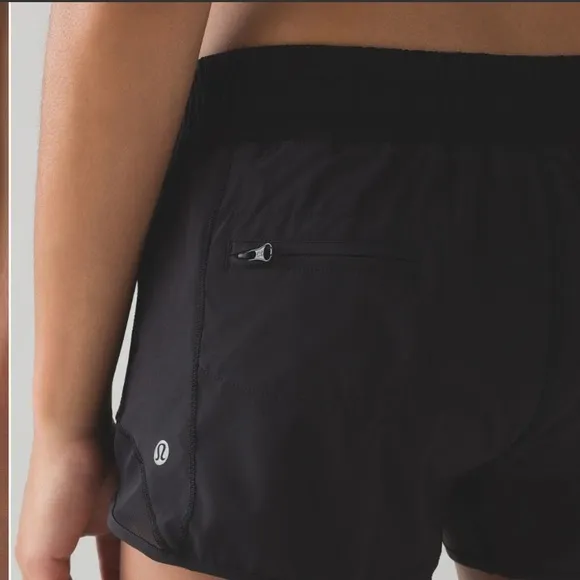 Lululemon Hotty Hot Short 2.5&quot; in black