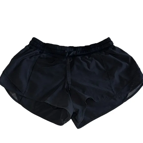 Lululemon Hotty Hot Short 2.5&quot; in black