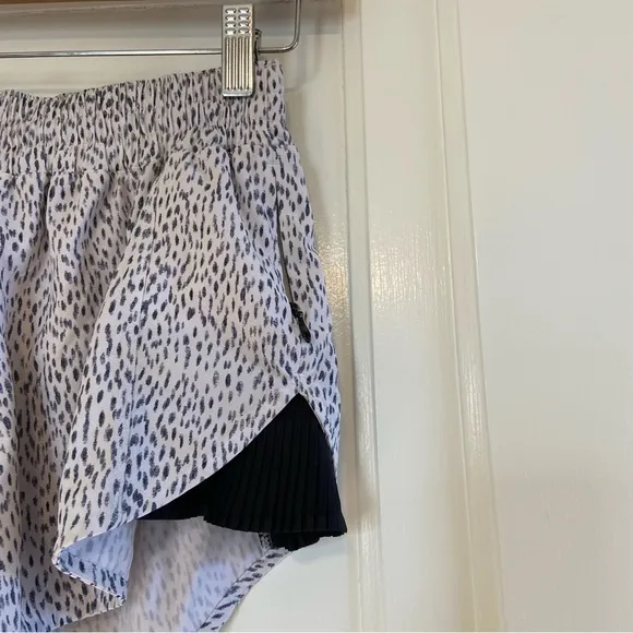 Lululemon Pleat to Street running shorts