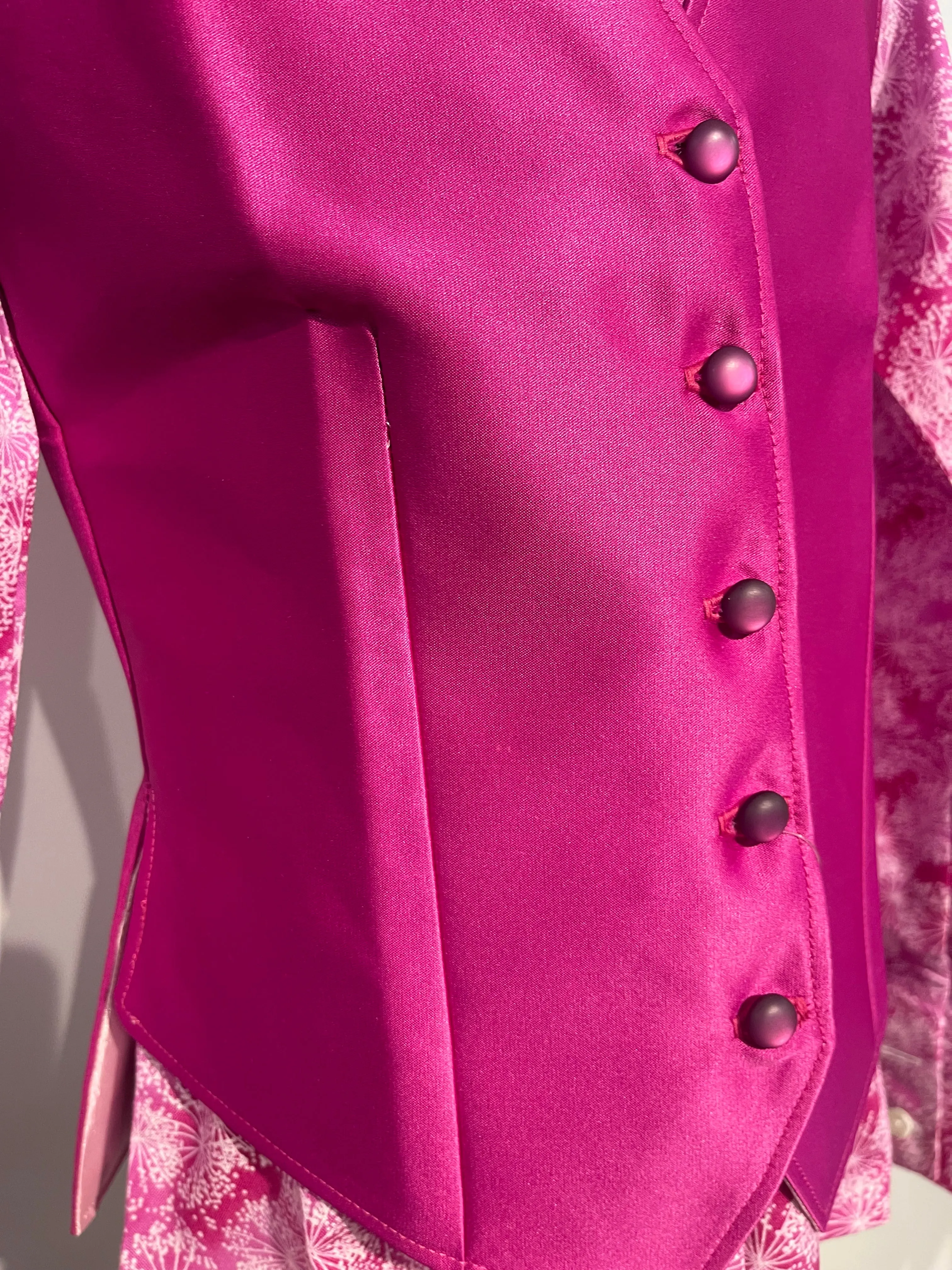 New, MTC, Youth/Teen Show Vest