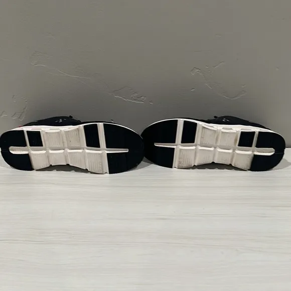 OnCloud sky running shoe