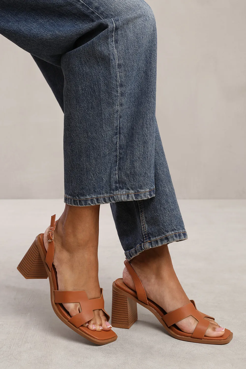 STYLITE STRAPPY SANDALS WITH BLOCK HEEL IN TAN FAUX LEATHER