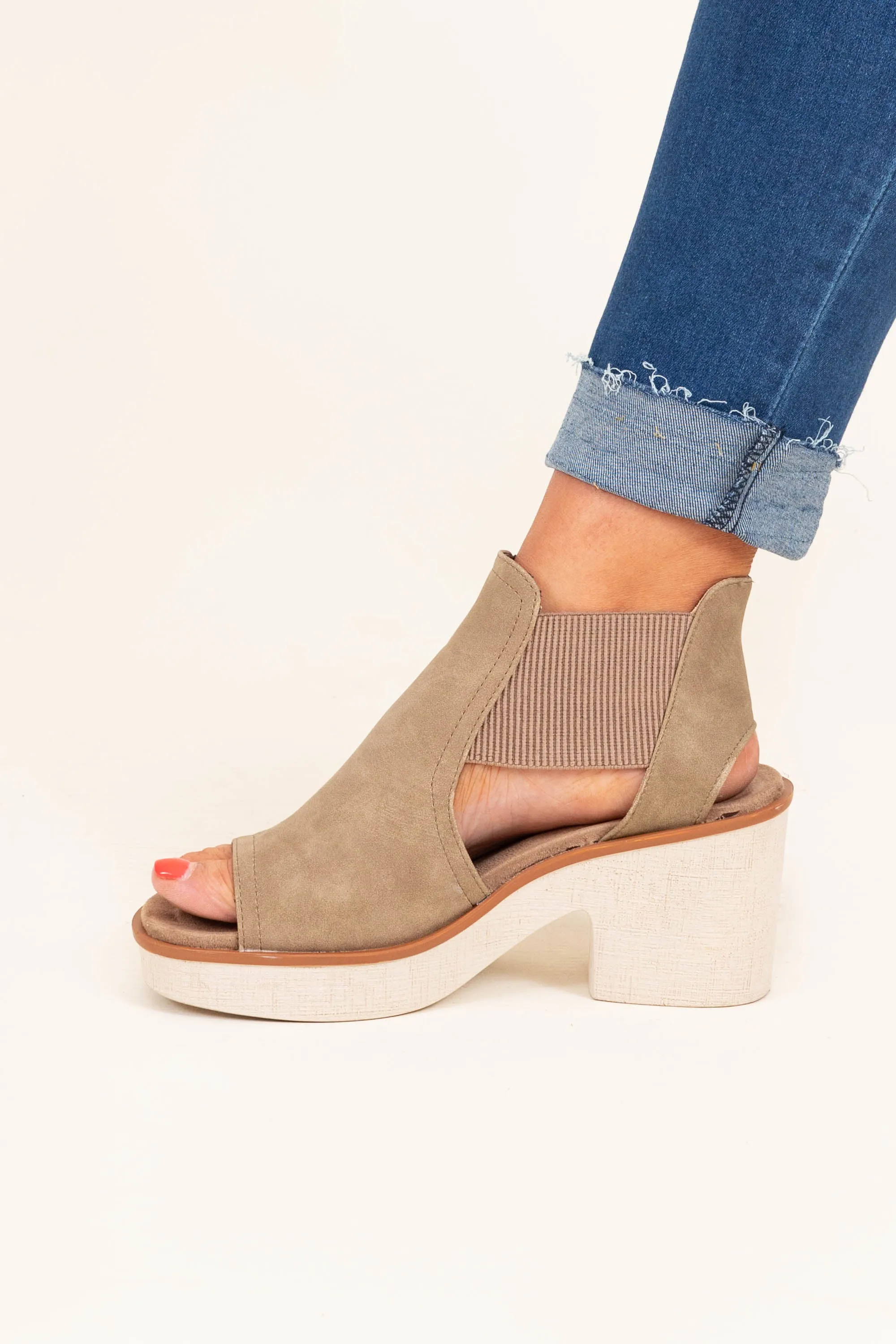 The First Move Heels, Taupe