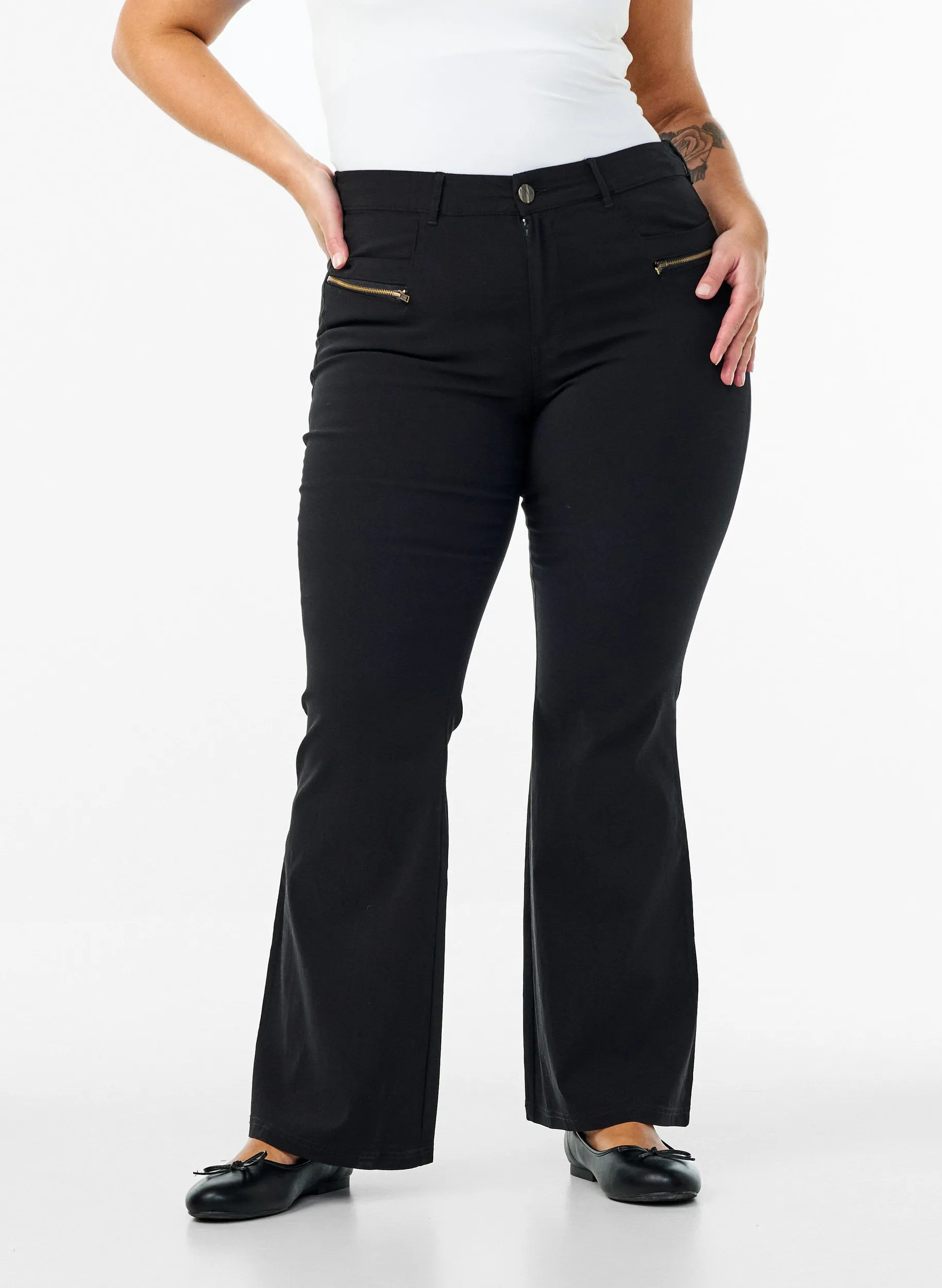 Zizzi Eva Bootcut Jeans in Black
